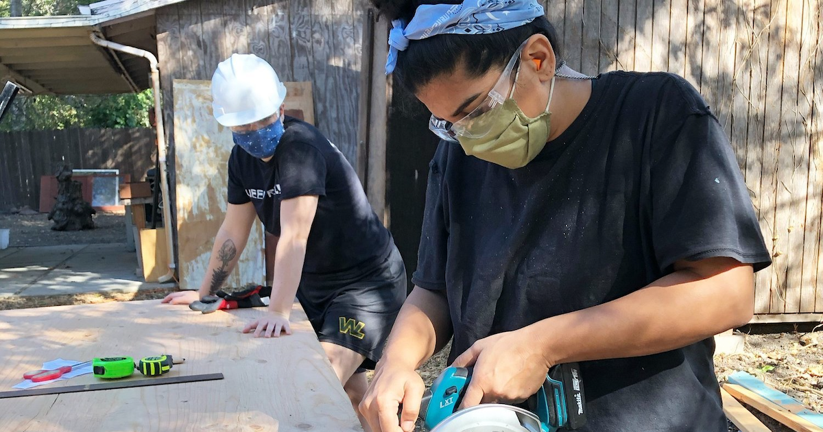 People cutting wood with Dykes With Drills